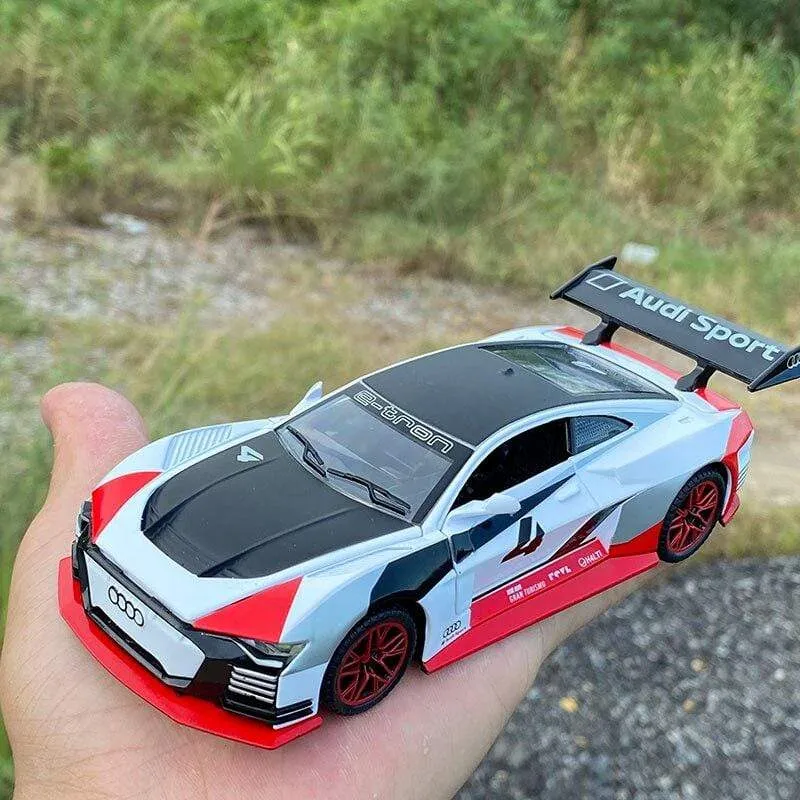 1:32 Audi car model GT Le Mans racing simulation alloy pull back sound and light door children's metal toy car Birthday boy gift