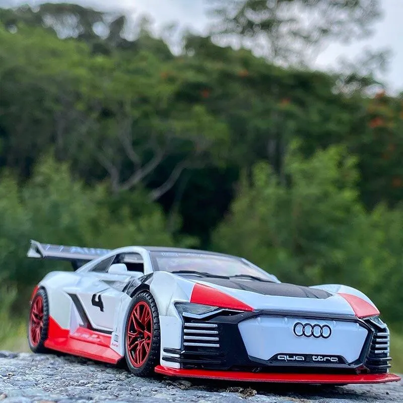 1:32 Audi car model GT Le Mans racing simulation alloy pull back sound and light door children's metal toy car Birthday boy gift