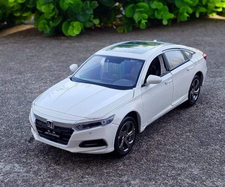 1:32 Honda Accord Model Die-casting Model Sound And Light Car Children's Toy Collectible Boy Birthday Gift E147