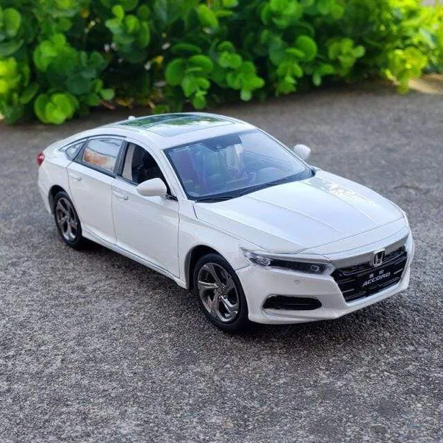 1:32 Honda Accord Model Die-casting Model Sound And Light Car Children's Toy Collectible Boy Birthday Gift E147