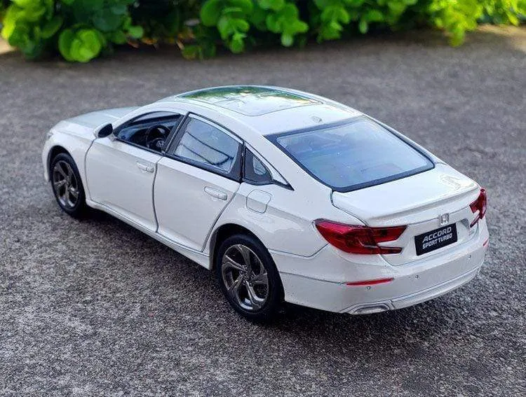 1:32 Honda Accord Model Die-casting Model Sound And Light Car Children's Toy Collectible Boy Birthday Gift E147