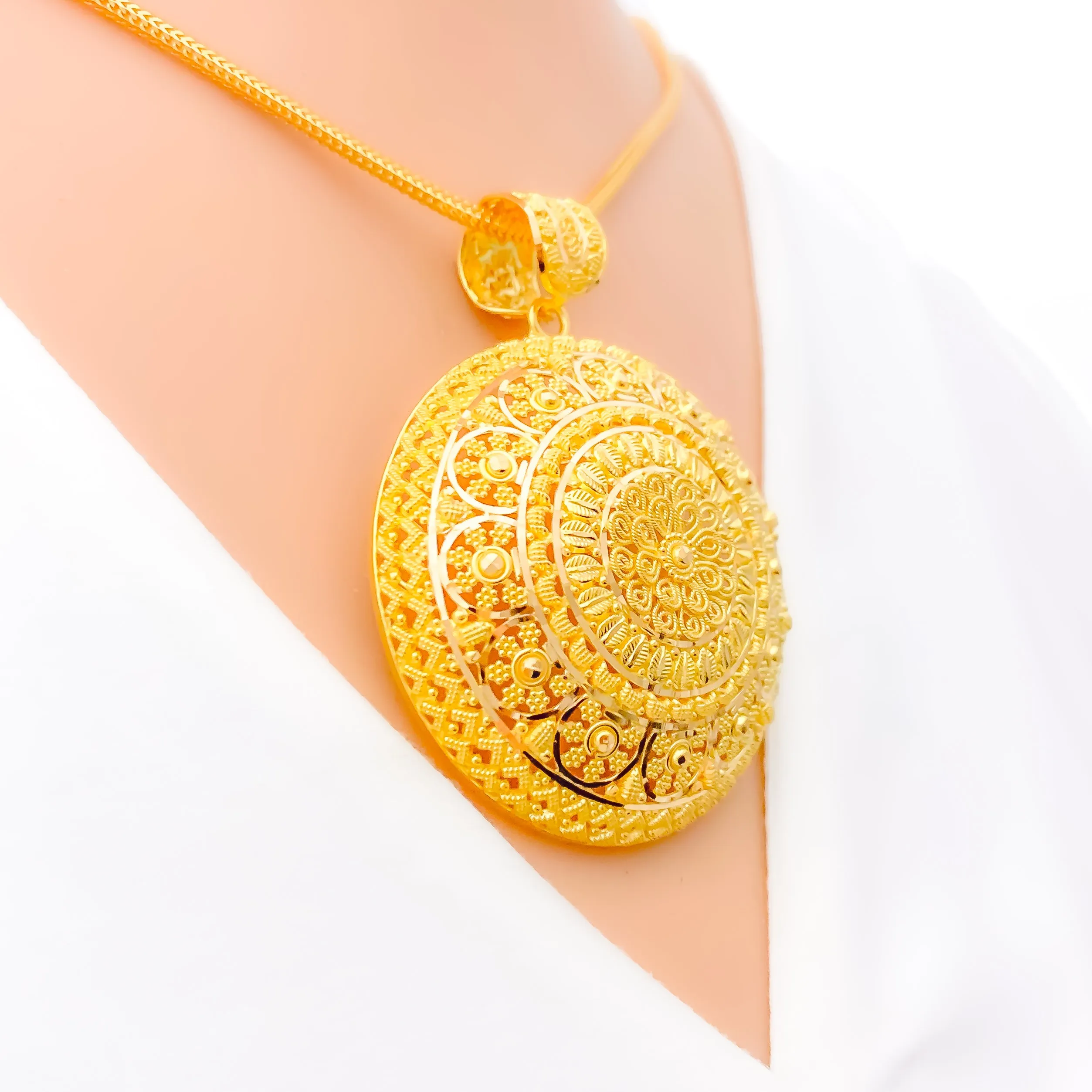 Beautiful Jazzy 22k Gold Pendant