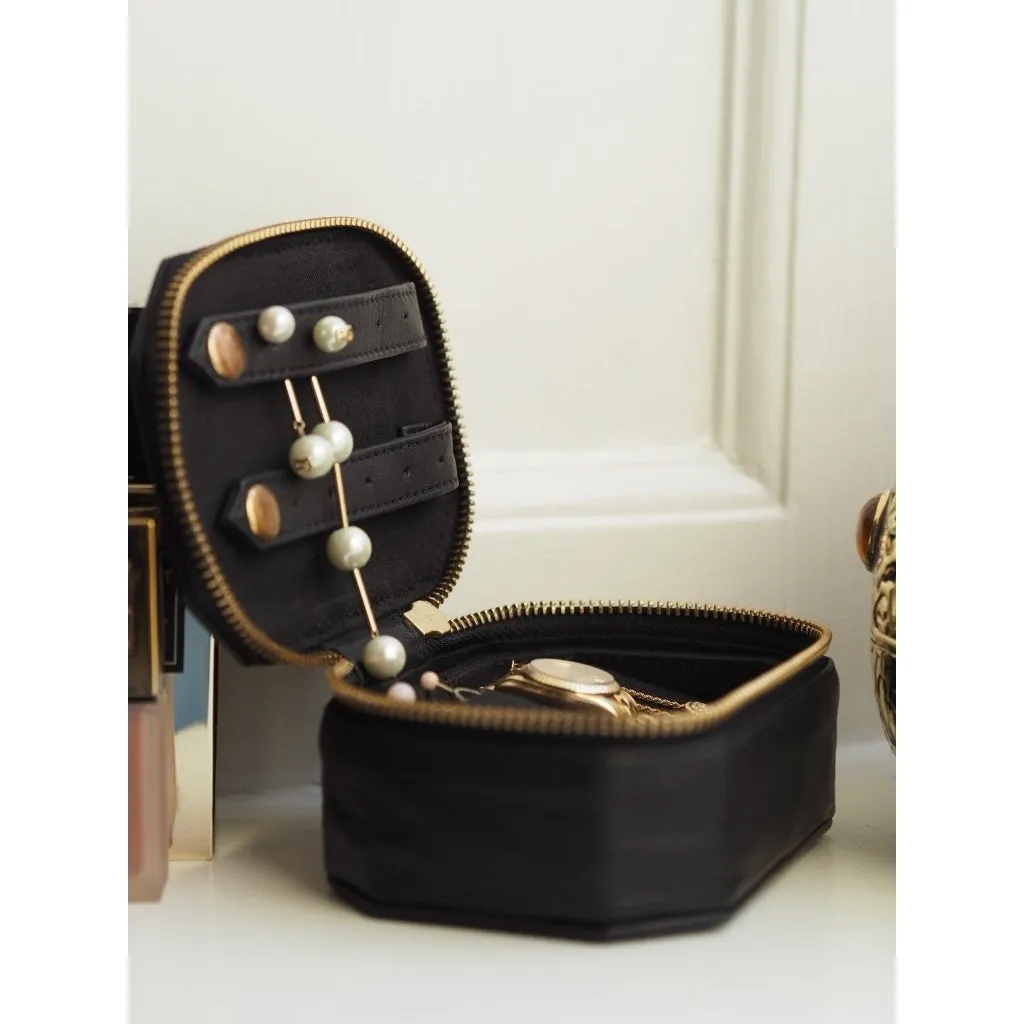 Medium jewellery box in leather / 13038 - Black (Nero)